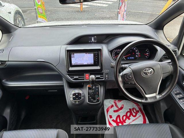 Toyota VOXY 2014-11 8832404-13
