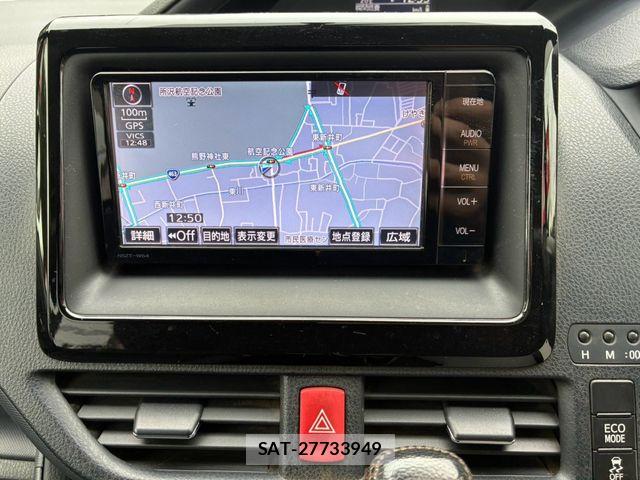 Toyota VOXY 2014-11 8832404-15