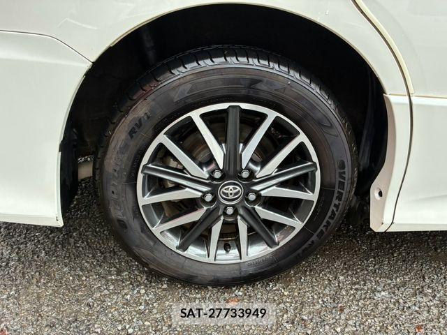 Toyota VOXY 2014-11 8832404-1