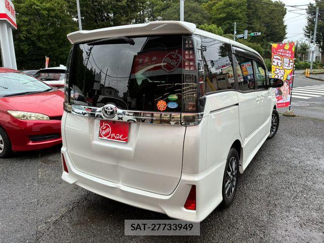Toyota VOXY 2014-11 8832404-2
