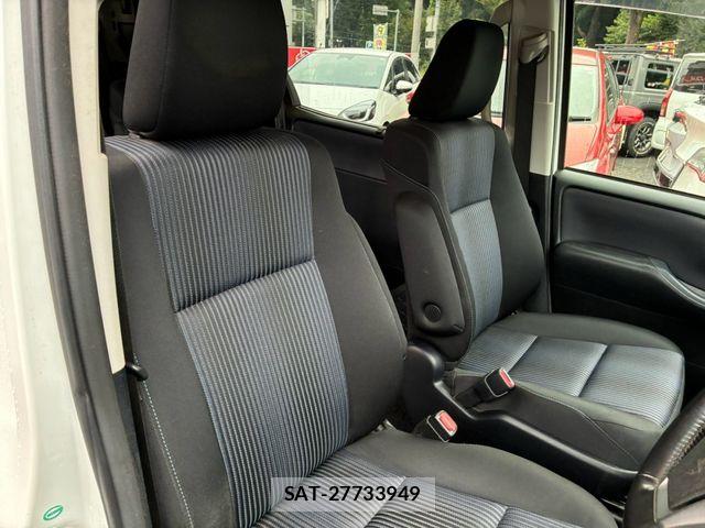 Toyota VOXY 2014-11 8832404-7