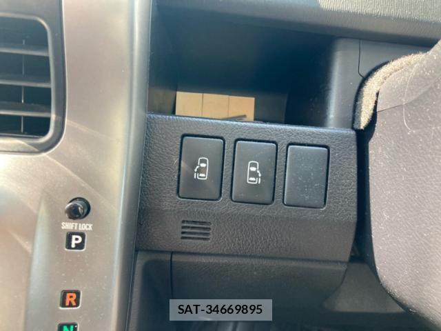 Toyota VOXY 2012-06 8832414-17