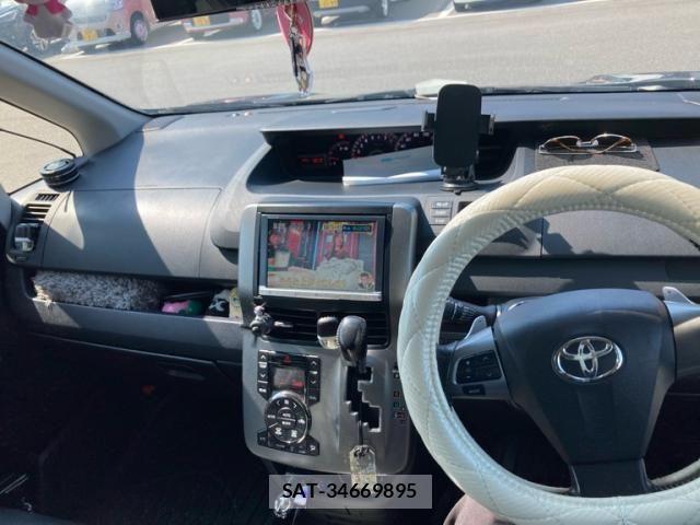 Toyota VOXY 2012-06 8832414-18