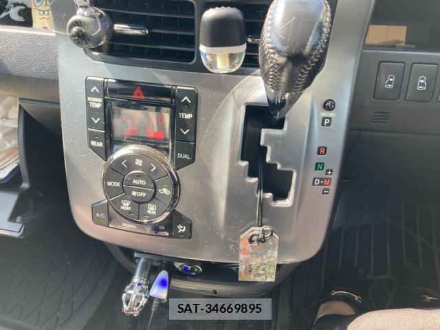 Toyota VOXY 2012-06 8832414-21