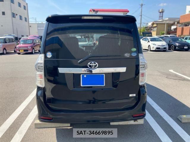 Toyota VOXY 2012-06 8832414-4
