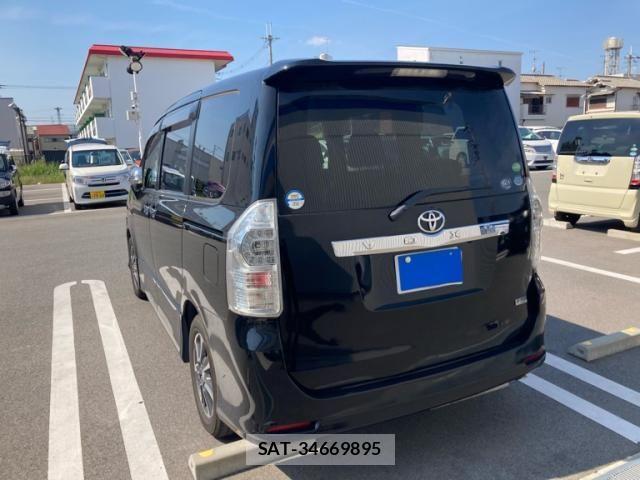 Toyota VOXY 2012-06 8832414-5