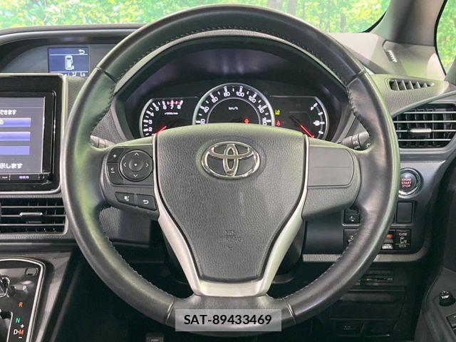 Toyota VOXY 2016-06 8832397-10