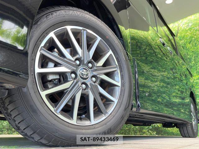 Toyota VOXY 2016-06 8832397-12