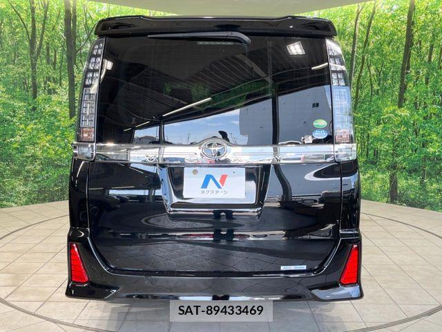 Toyota VOXY 2016-06 8832397-14
