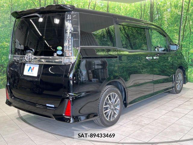 Toyota VOXY 2016-06 8832397-16
