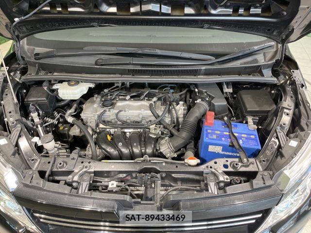 Toyota VOXY 2016-06 8832397-17