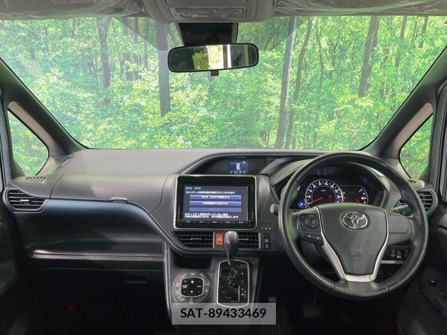 Toyota VOXY 2016-06 8832397-1