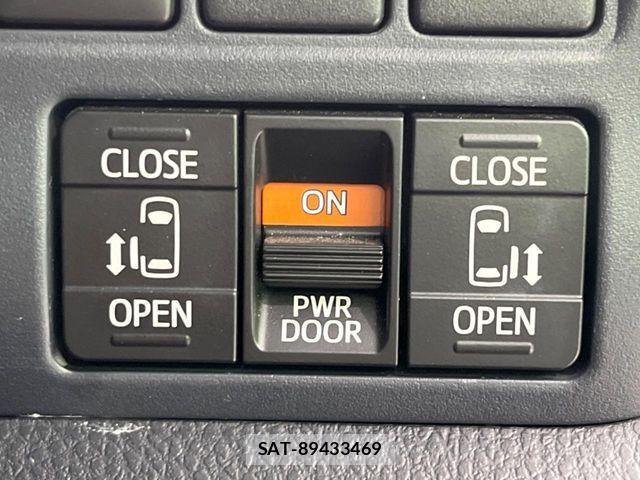 Toyota VOXY 2016-06 8832397-3