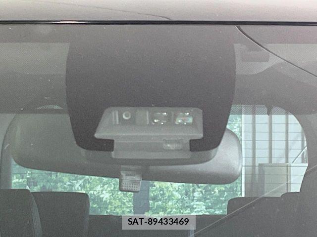 Toyota VOXY 2016-06 8832397-4