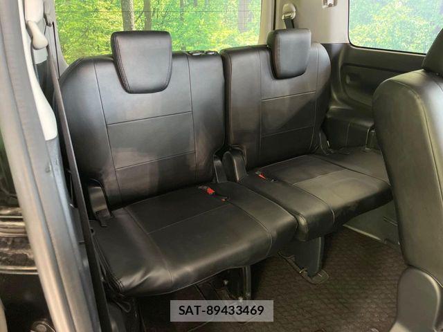 Toyota VOXY 2016-06 8832397-8