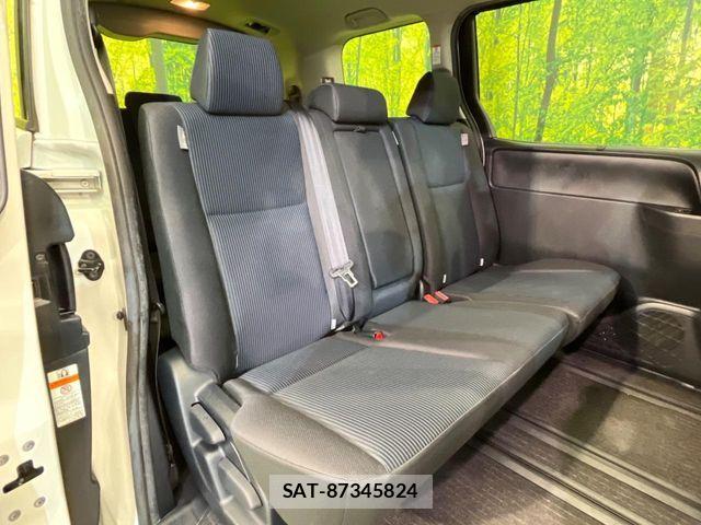 Toyota VOXY 2019-04 8832401-9