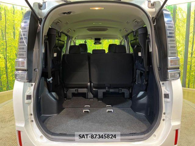Toyota VOXY 2019-04 8832401-11