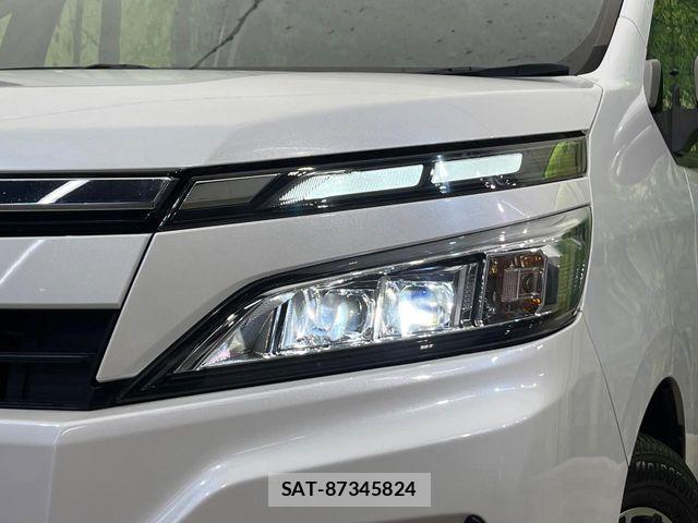 Toyota VOXY 2019-04 8832401-12