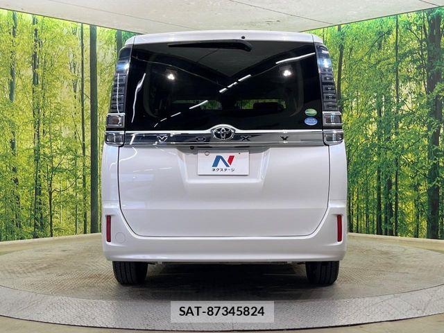 Toyota VOXY 2019-04 8832401-15