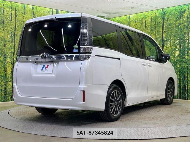 Toyota VOXY 2019-04 8832401-16