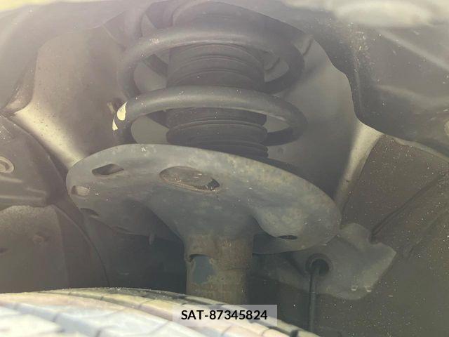 Toyota VOXY 2019-04 8832401-19