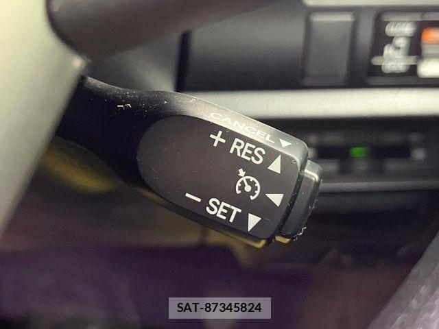 Toyota VOXY 2019-04 8832401-6