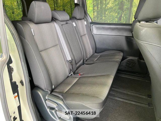 Toyota VOXY 2019-08 8832396-9