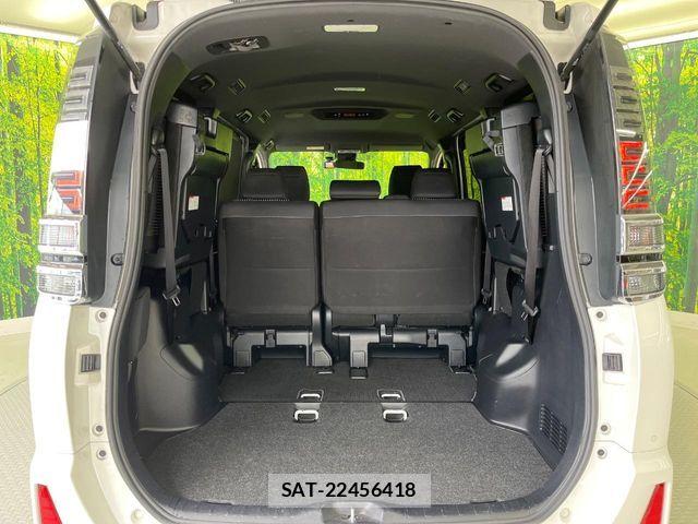 Toyota VOXY 2019-08 8832396-11