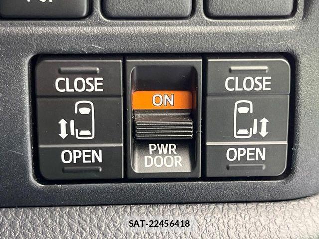 Toyota VOXY 2019-08 8832396-4