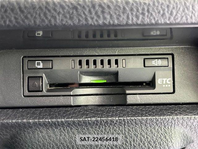 Toyota VOXY 2019-08 8832396-7