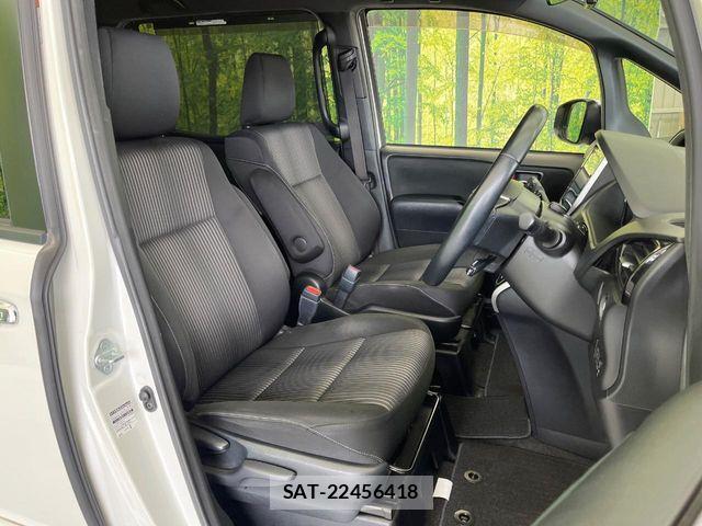 Toyota VOXY 2019-08 8832396-8