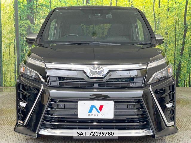 Toyota VOXY 2020-06 8832392-14
