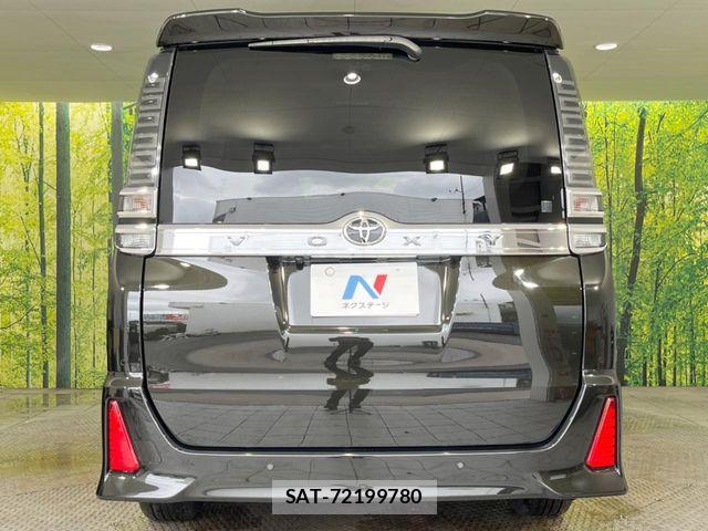 Toyota VOXY 2020-06 8832392-15