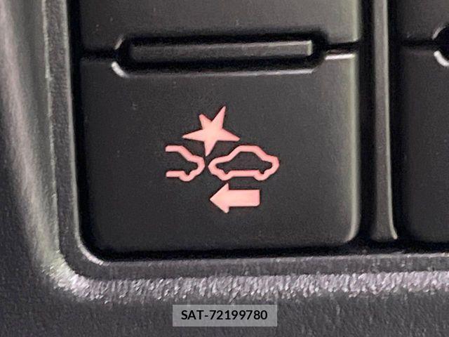 Toyota VOXY 2020-06 8832392-6