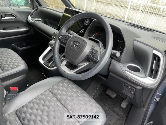 Toyota VOXY 2025-05 8832387-1