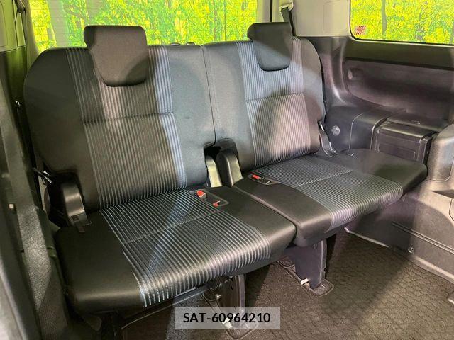 Toyota VOXY 2015-07 8832402-11