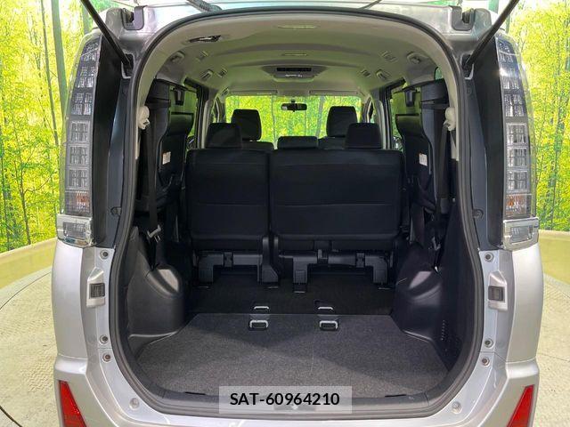 Toyota VOXY 2015-07 8832402-12