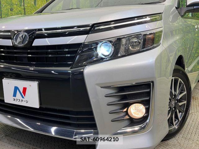 Toyota VOXY 2015-07 8832402-13