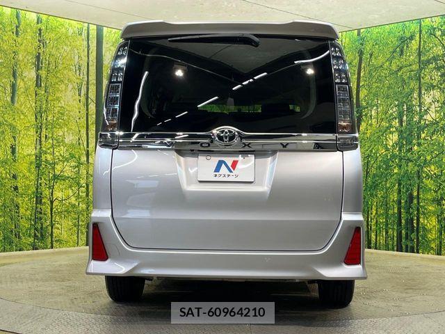 Toyota VOXY 2015-07 8832402-16
