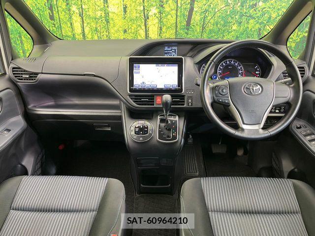 Toyota VOXY 2015-07 8832402-1