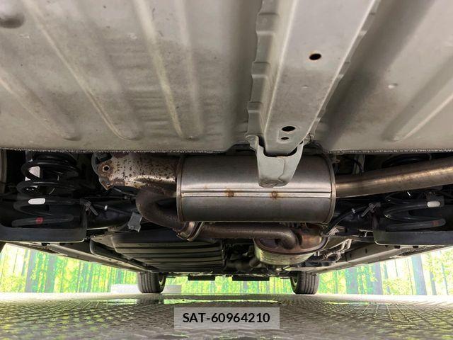 Toyota VOXY 2015-07 8832402-19