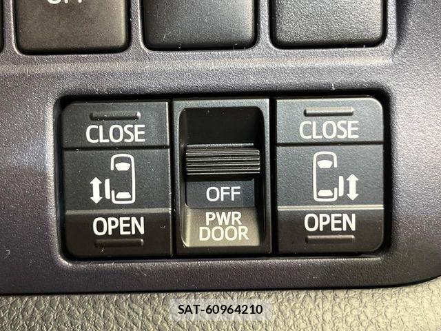 Toyota VOXY 2015-07 8832402-2