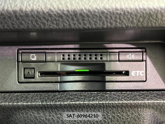 Toyota VOXY 2015-07 8832402-7