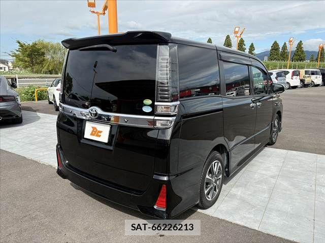 Toyota VOXY 2018-09 8832403-12