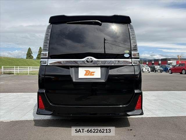 Toyota VOXY 2018-09 8832403-13