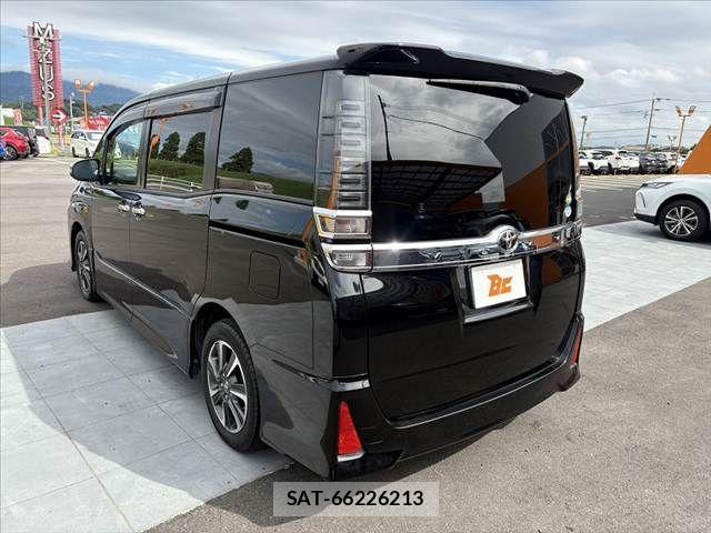 Toyota VOXY 2018-09 8832403-14