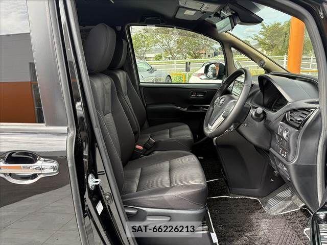 Toyota VOXY 2018-09 8832403-15