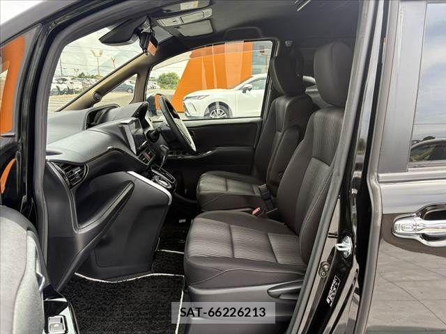 Toyota VOXY 2018-09 8832403-16