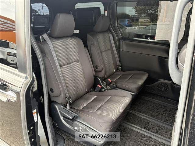 Toyota VOXY 2018-09 8832403-17