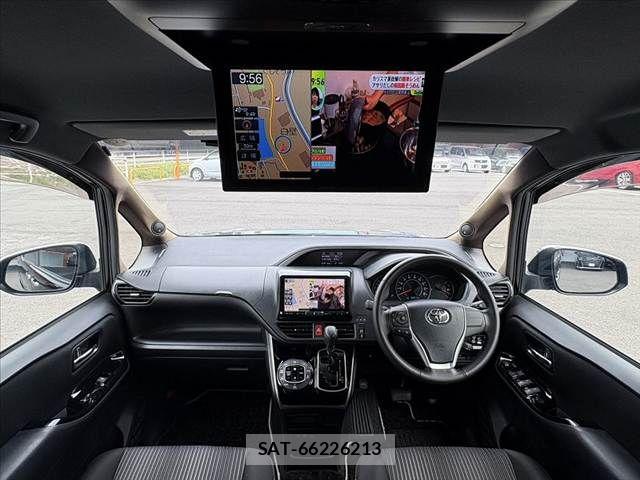 Toyota VOXY 2018-09 8832403-1